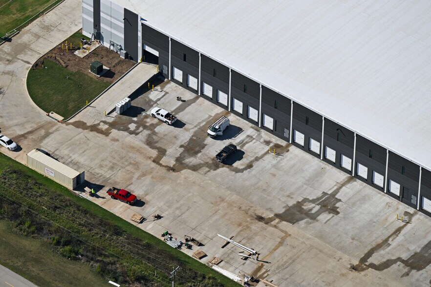 More Photos Of 4601 Dr. MLK Jr. Dr, Arlington Distribution For Lease