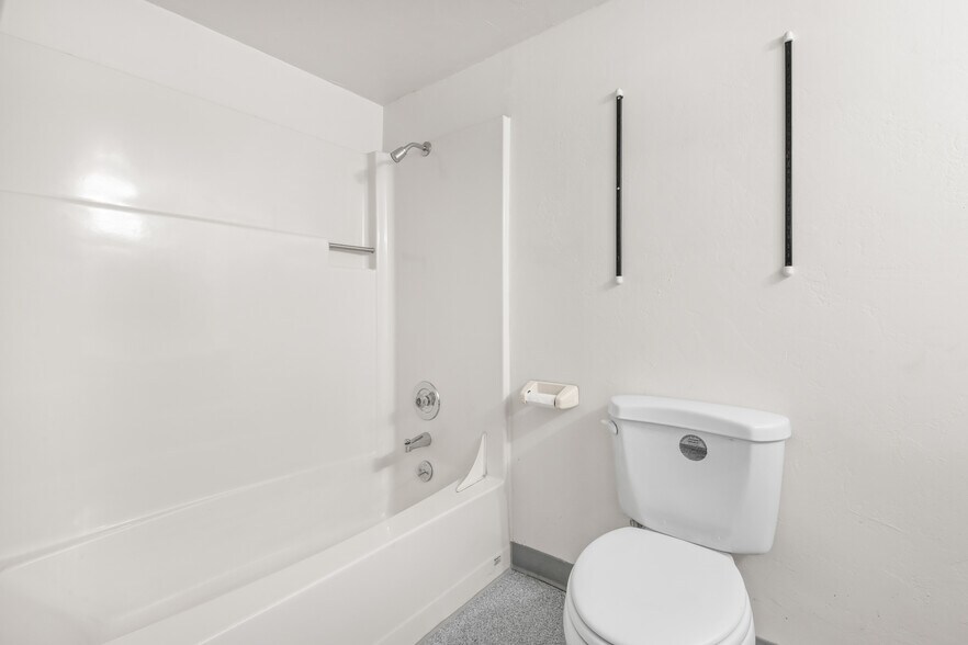 More Photos Of 7320-7326 SE Milwaukie Ave, Portland Apartments For Lease
