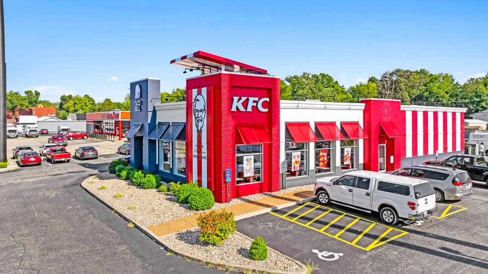 Primary Photo Of 634 W Main St, Benton General Retail For Sale