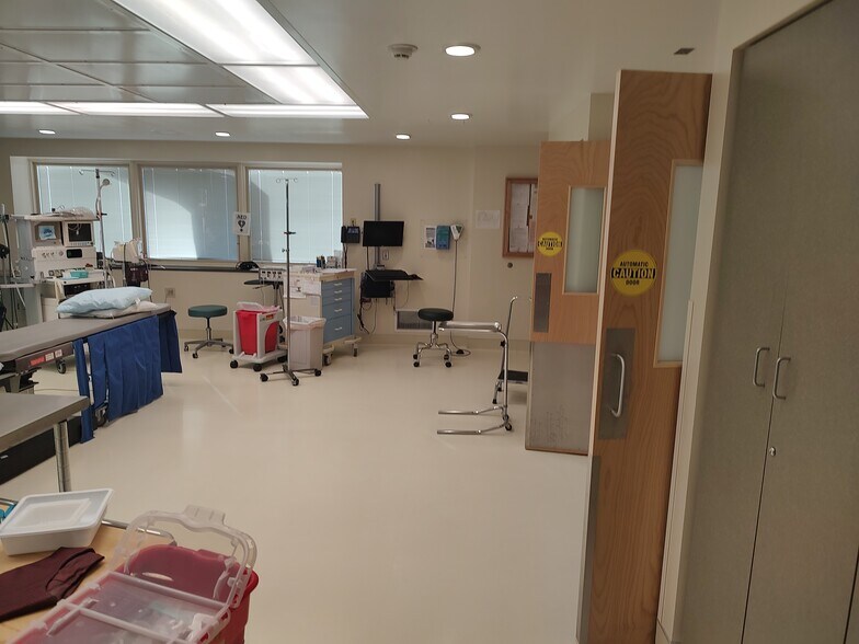 More Photos Of 9002 Mentor Ave, Mentor Medical For Sale