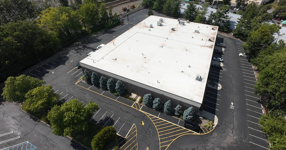 More Photos Of 4 North St, Waldwick Flex For Sale