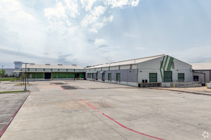 More Photos Of 1714 14th St, Plano Manufacturing For Lease