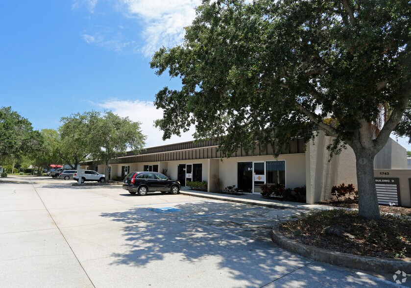 More Photos Of 1743 Independence Blvd, Sarasota Light Distribution For Lease