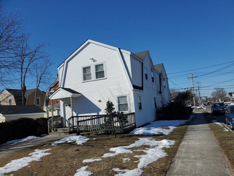 More Photos Of 165 N Ocean Ave, Patchogue Medical For Sale