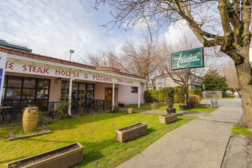 More Photos Of 2411 Nanaimo St, Vancouver Restaurant For Lease