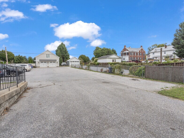 More Photos Of 239 E Main St, Westminster Office For Sale