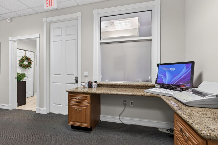 More Photos Of 5521 N University Dr, Coral Springs Office For Sale
