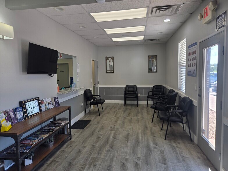 More Photos Of 3600 Rodeo Ln, Santa Fe Medical For Sale