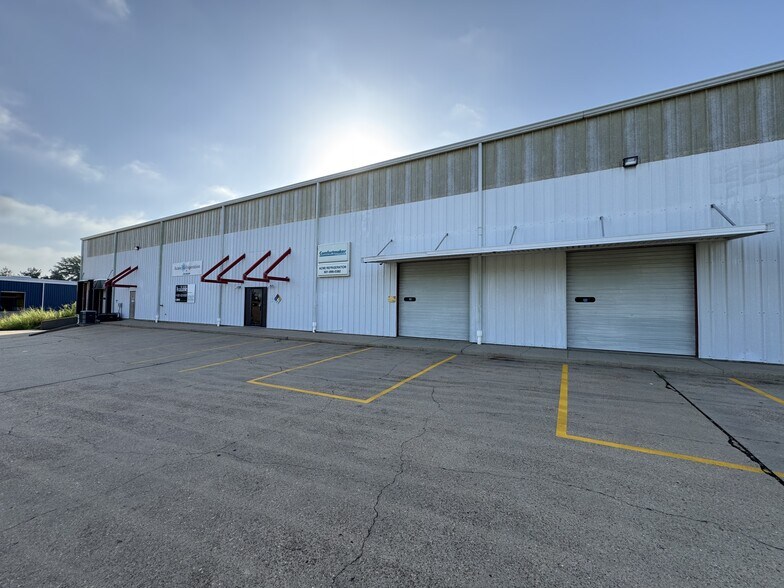 More Photos Of 160 Industrial Dr, Jackson Distribution For Lease