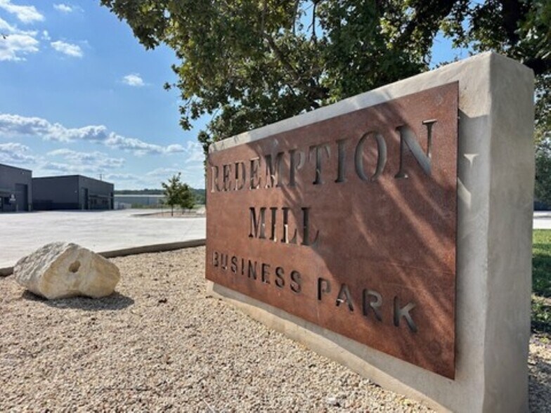 More Photos Of 606 Mill Run, Kerrville Warehouse For Lease