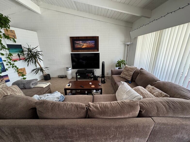 More Photos Of 4980-82 La Jolla Blvd, San Diego Multifamily For Sale