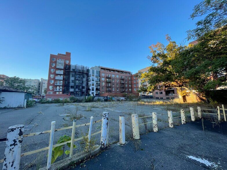 More Photos Of 4415 Kissena Blvd, Flushing Drugstore For Lease