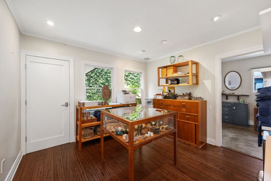 More Photos Of 1111 N Crescent Heights Blvd, West Hollywood General Retail For Sale