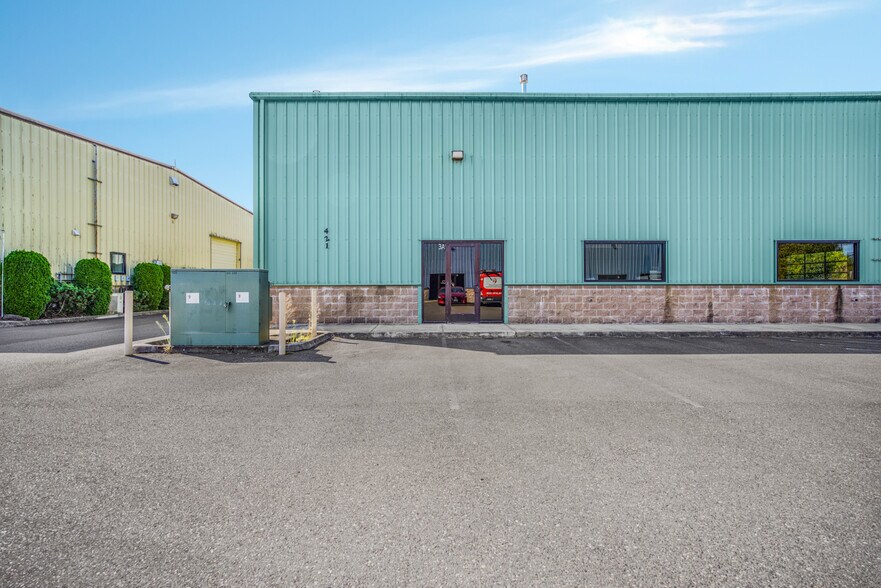 More Photos Of 421 C St, Washougal Warehouse For Sale
