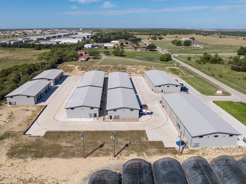 More Photos Of 6451 Silver Saddle Rd, Fort Worth Warehouse For Lease