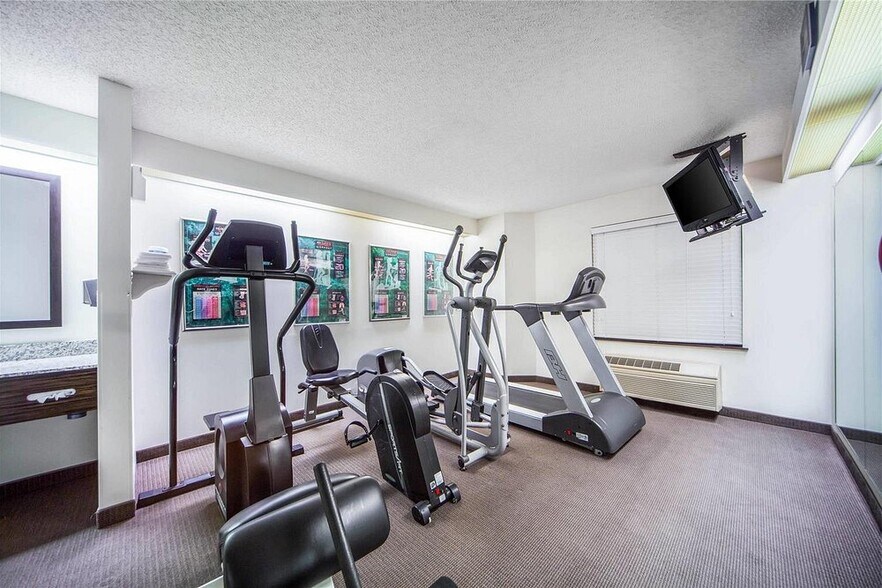 More Photos Of 303 23rd St, Columbus Hotel For Sale