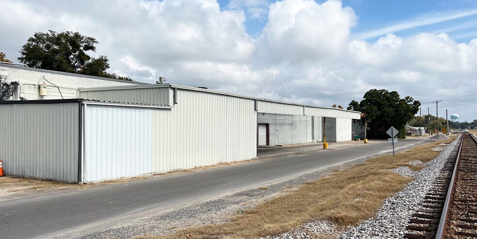 More Photos Of 200 Lameuse St, Biloxi Warehouse For Lease