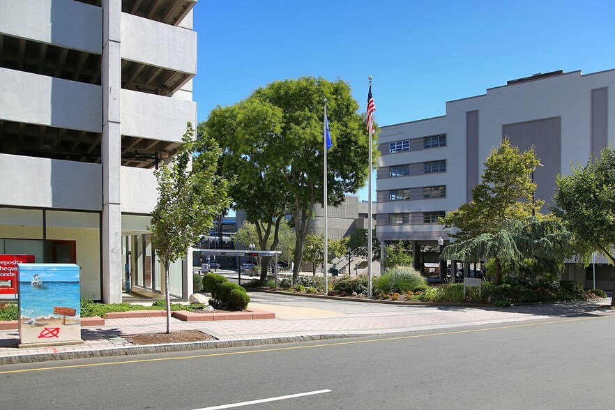 More Photos Of 10 Middle St, Bridgeport Office For Sale