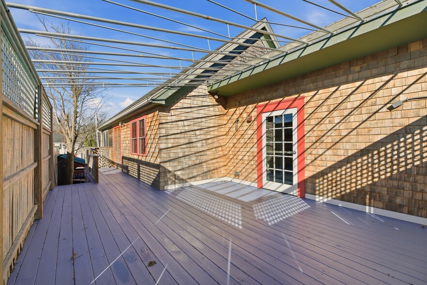 More Photos Of 140 Broadway, Newport Storefront Retail Residential For Lease