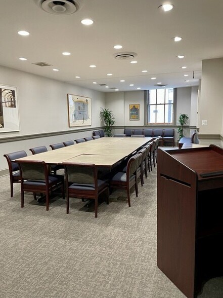 More Photos Of 233 E Redwood St, Baltimore Office For Lease