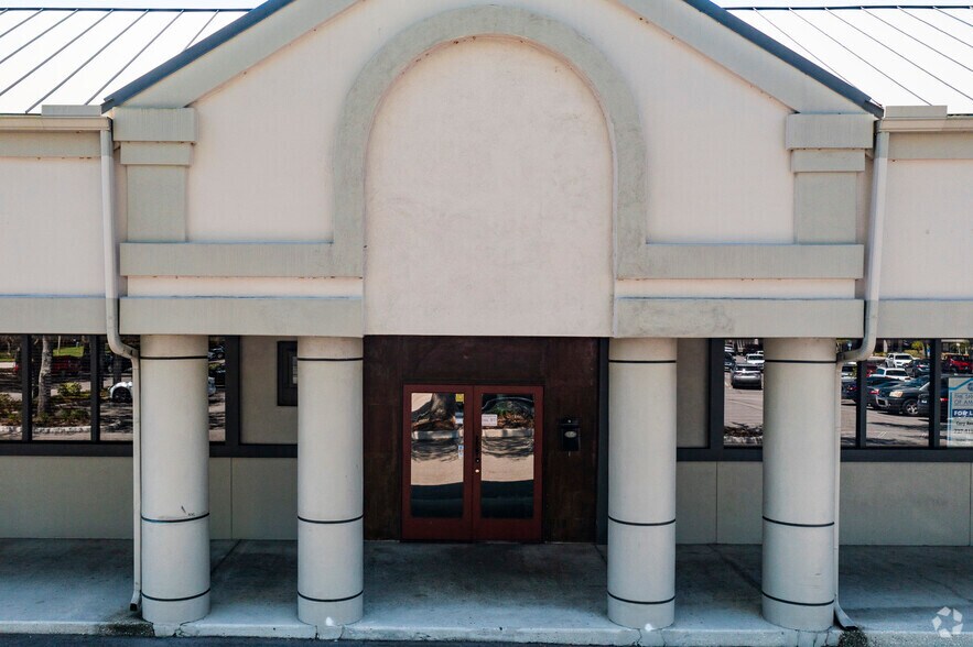 More Photos Of 15305 Amberly Dr, Tampa Unknown For Lease