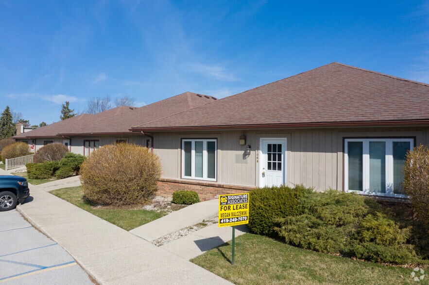 More Photos Of 27062-27100 Oakmead Dr, Perrysburg Medical For Lease