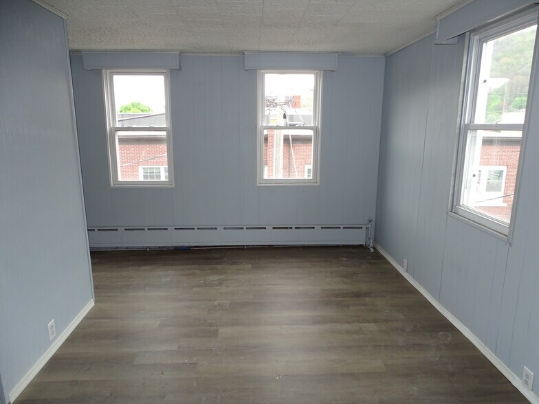 More Photos Of 519 Rock St, Shamokin Storefront Retail Residential For Sale