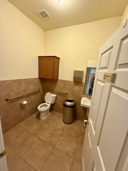 More Photos Of 201 S Lakeline Blvd, Cedar Park Medical For Sale