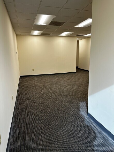 More Photos Of 908 Oak Tree Rd, South Plainfield Medical For Lease
