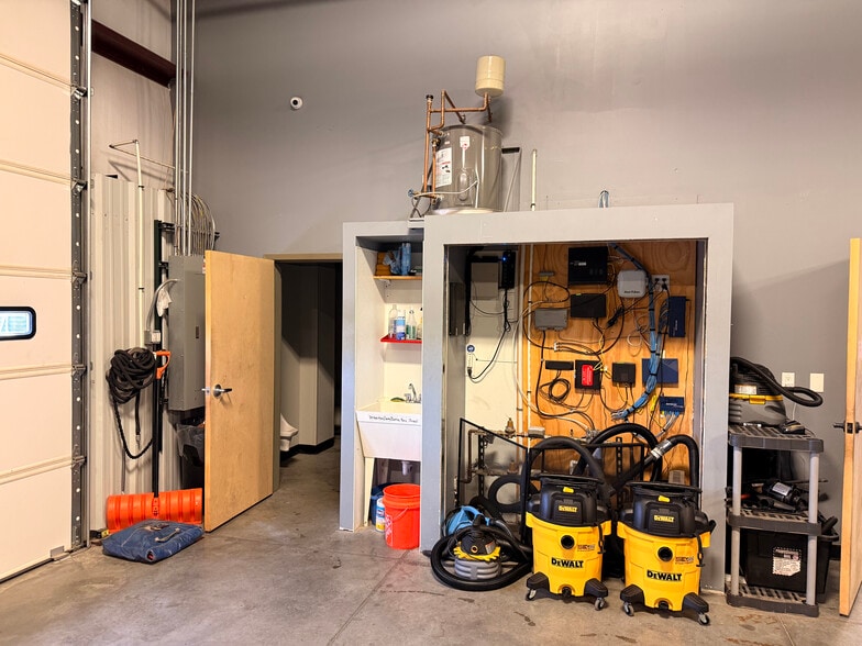 More Photos Of 1415 Selix Grv, Colorado Springs Warehouse For Sale