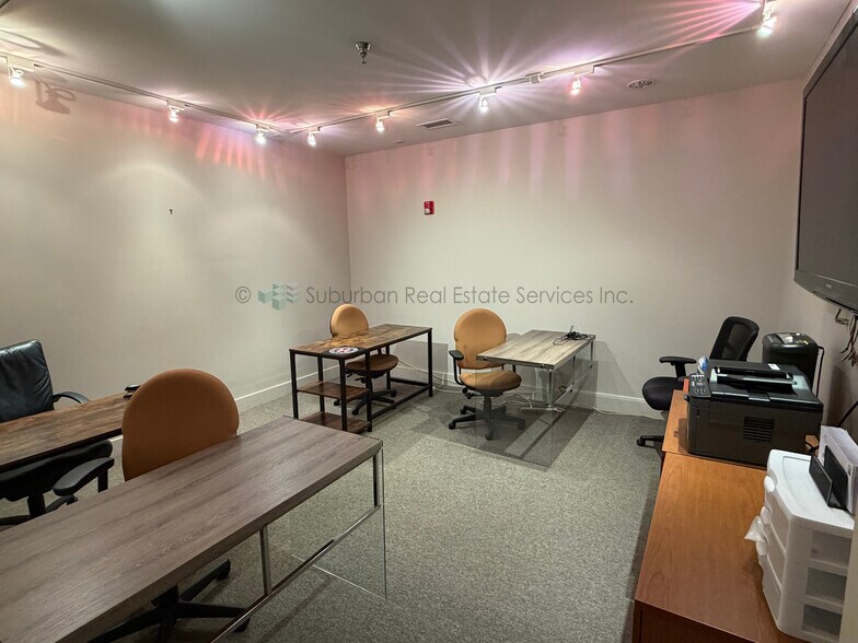 More Photos Of 2600 Beverly Dr, Aurora Light Distribution For Sale