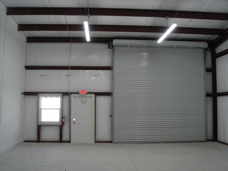 More Photos Of 1220 Huffstetler Dr, Eustis Warehouse For Lease
