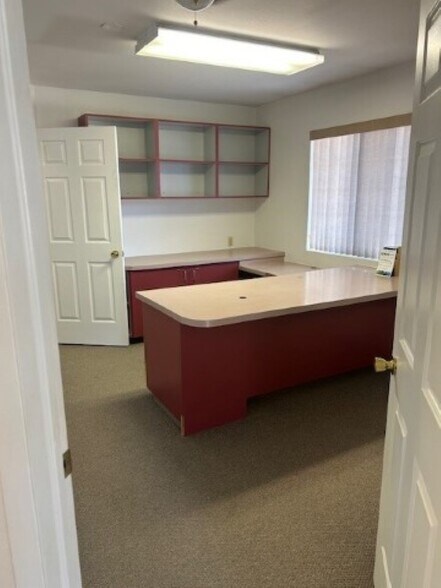 More Photos Of 685 Industrial Blvd, Delta Warehouse For Lease