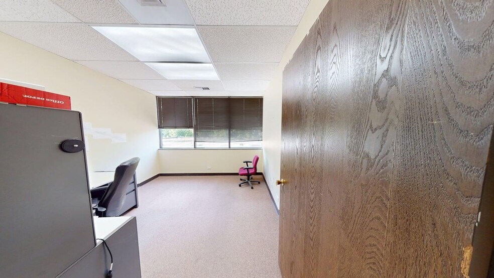More Photos Of 1235 E Davis, Arlington Heights Office For Lease