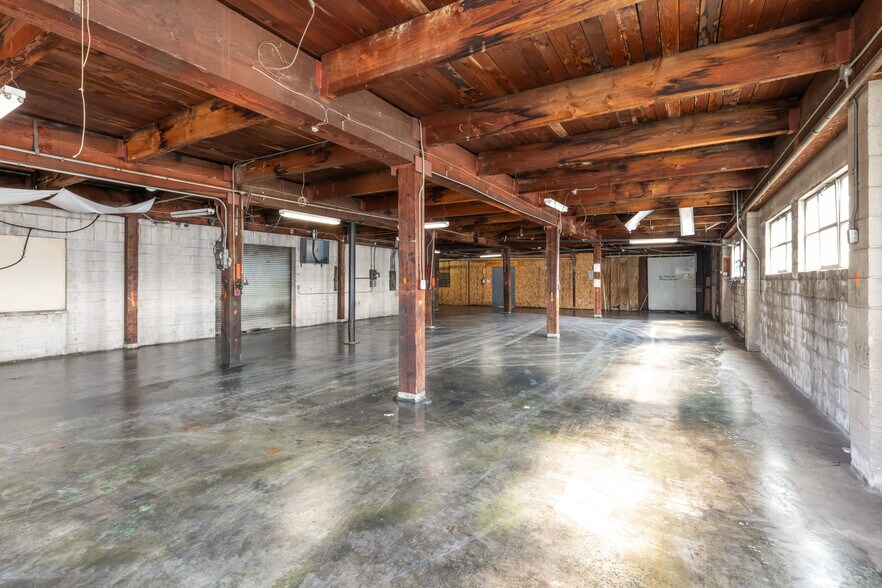 More Photos Of 2752 6th Ave S, Seattle Warehouse For Lease