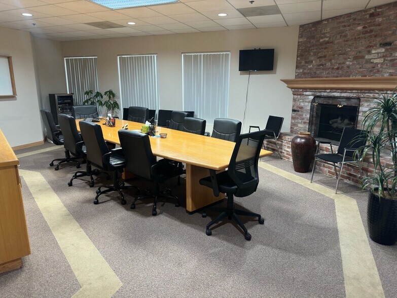 More Photos Of 43533 Ridge Park Dr, Temecula Loft Creative Space For Lease