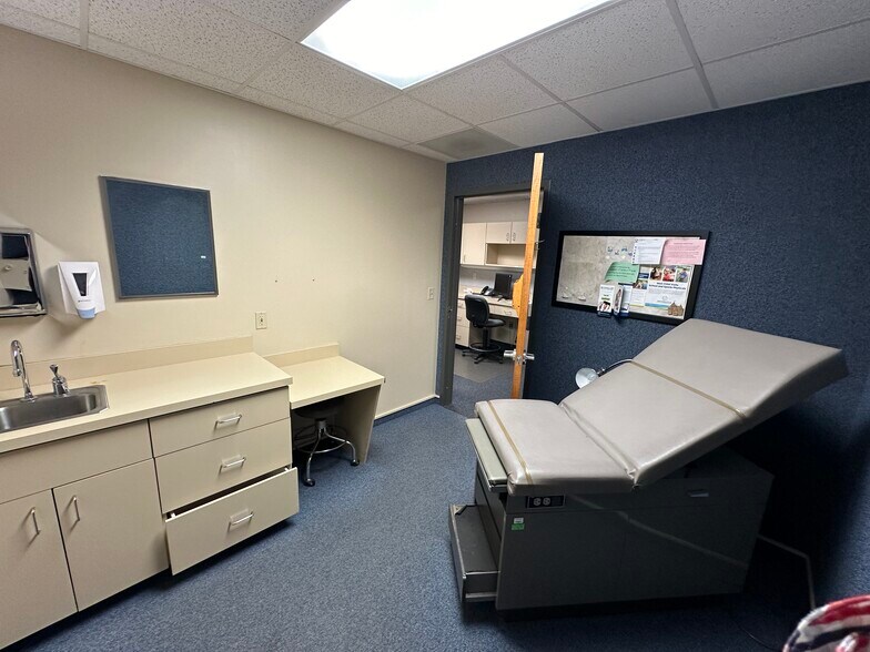 More Photos Of 1200 IL-121, Mount Zion Medical For Lease