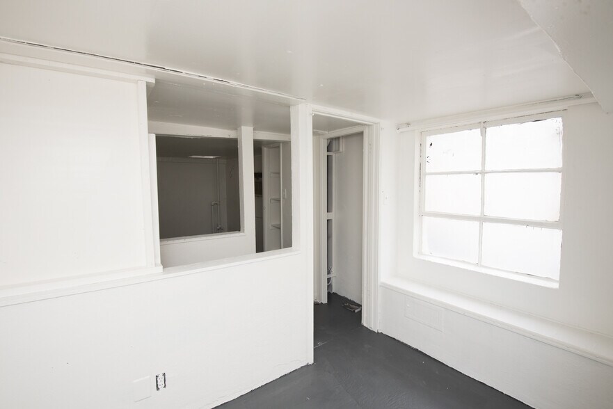 More Photos Of 5011 W Adams Blvd, Los Angeles Freestanding For Sale