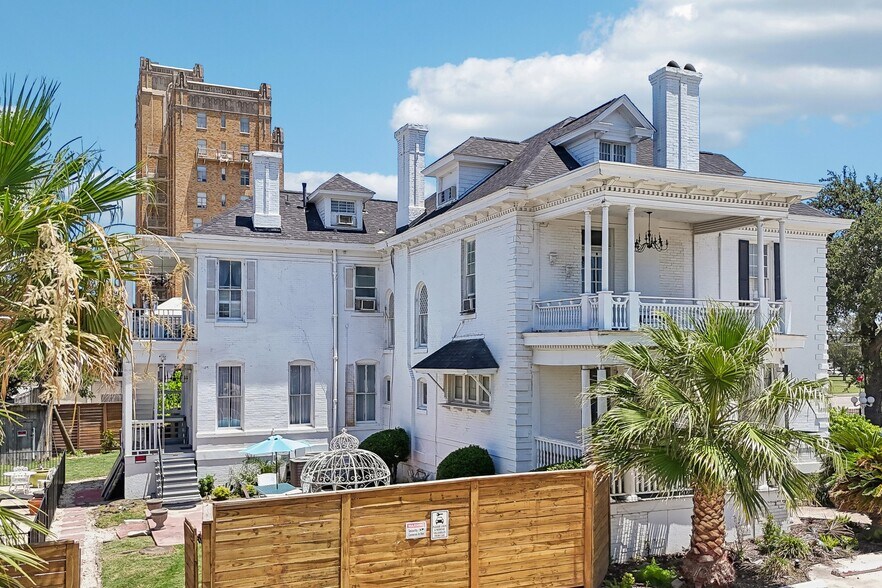 More Photos Of 421 Howard St, San Antonio Hospitality For Sale