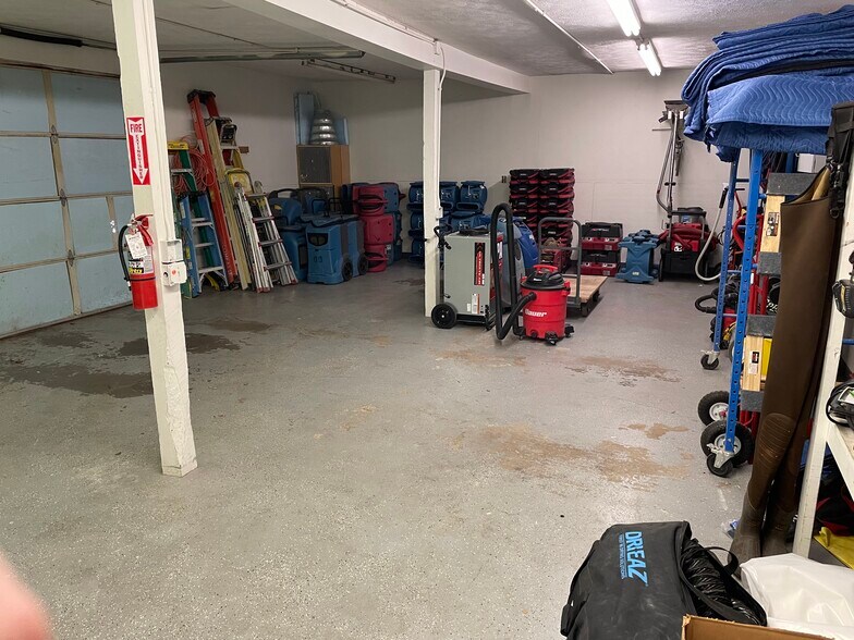 More Photos Of 219 & 303 W Chase st, Springfield Light Distribution For Lease