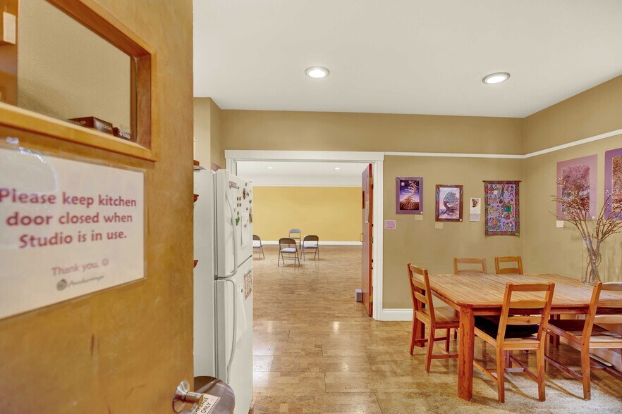 More Photos Of 1016 SE 12th Ave, Portland Office For Sale