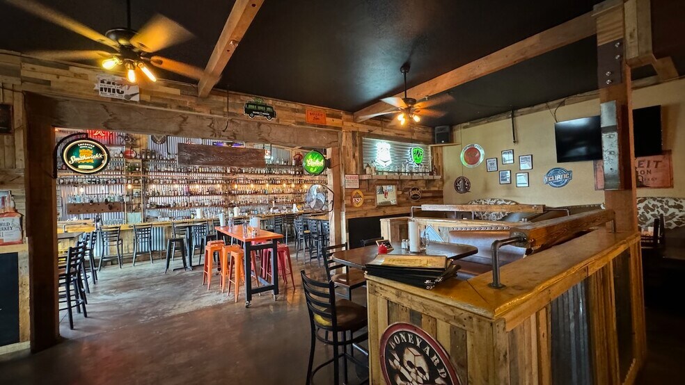 More Photos Of 234 SW 5th St, Grants Pass Restaurant For Lease