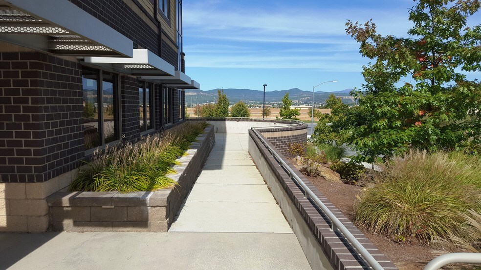 More Photos Of 695 N Legacy Ridge Dr, Liberty Lake Office For Lease