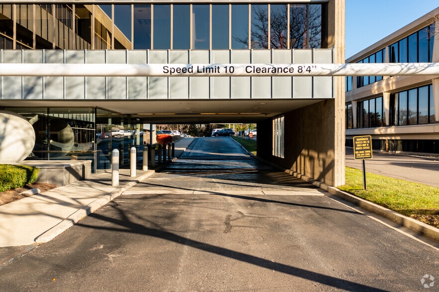 More Photos Of 36800 Woodward Ave, Bloomfield Hills Office For Sale