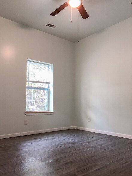 More Photos Of 55 Main St, Garden City Office Residential For Sale