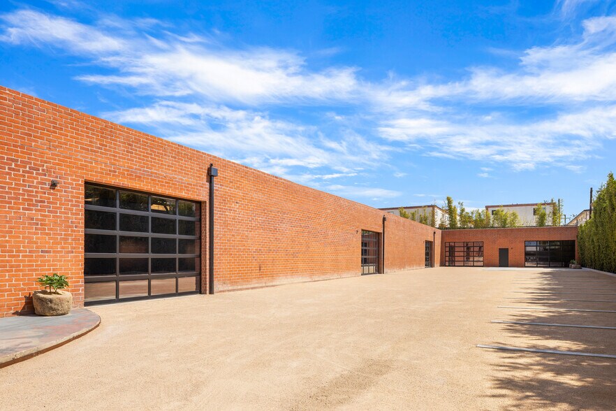 More Photos Of 450 N Market St, Inglewood Warehouse For Lease