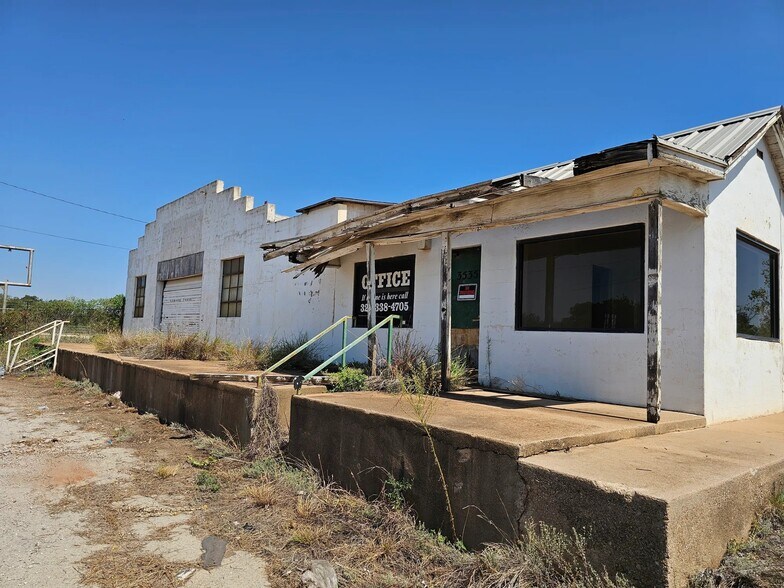 More Photos Of 3535 Pine St, Abilene Warehouse For Sale