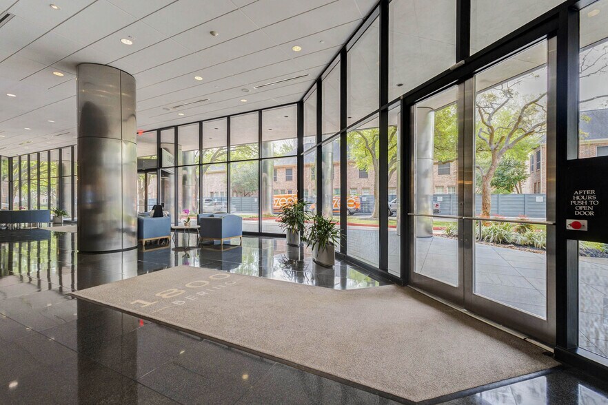 More Photos Of 1800 Bering Dr, Houston Office For Lease