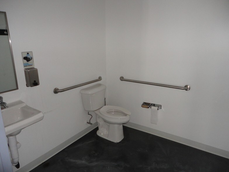 More Photos Of 1925 NE 10th Ter, Cape Coral Unknown For Lease