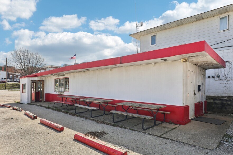 More Photos Of 201 Dearborn St, Hillsboro General Retail For Sale